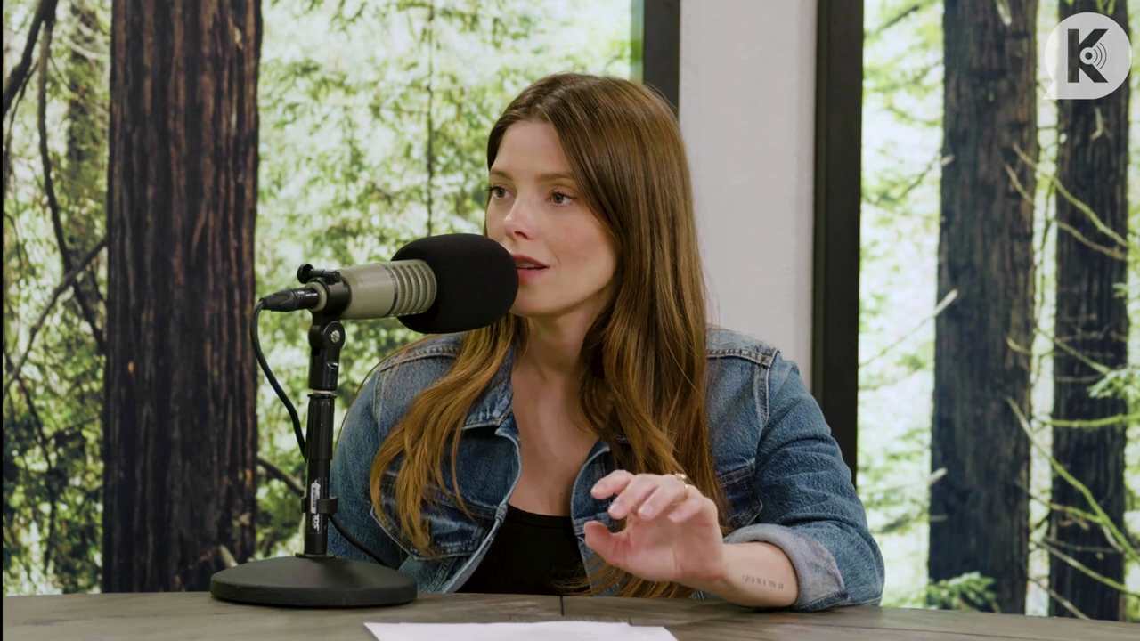 Ashley-Greene-dot-nl_TheTwilightEffect-Aflevering14EclipseRewatchPart2of3-3630.jpg