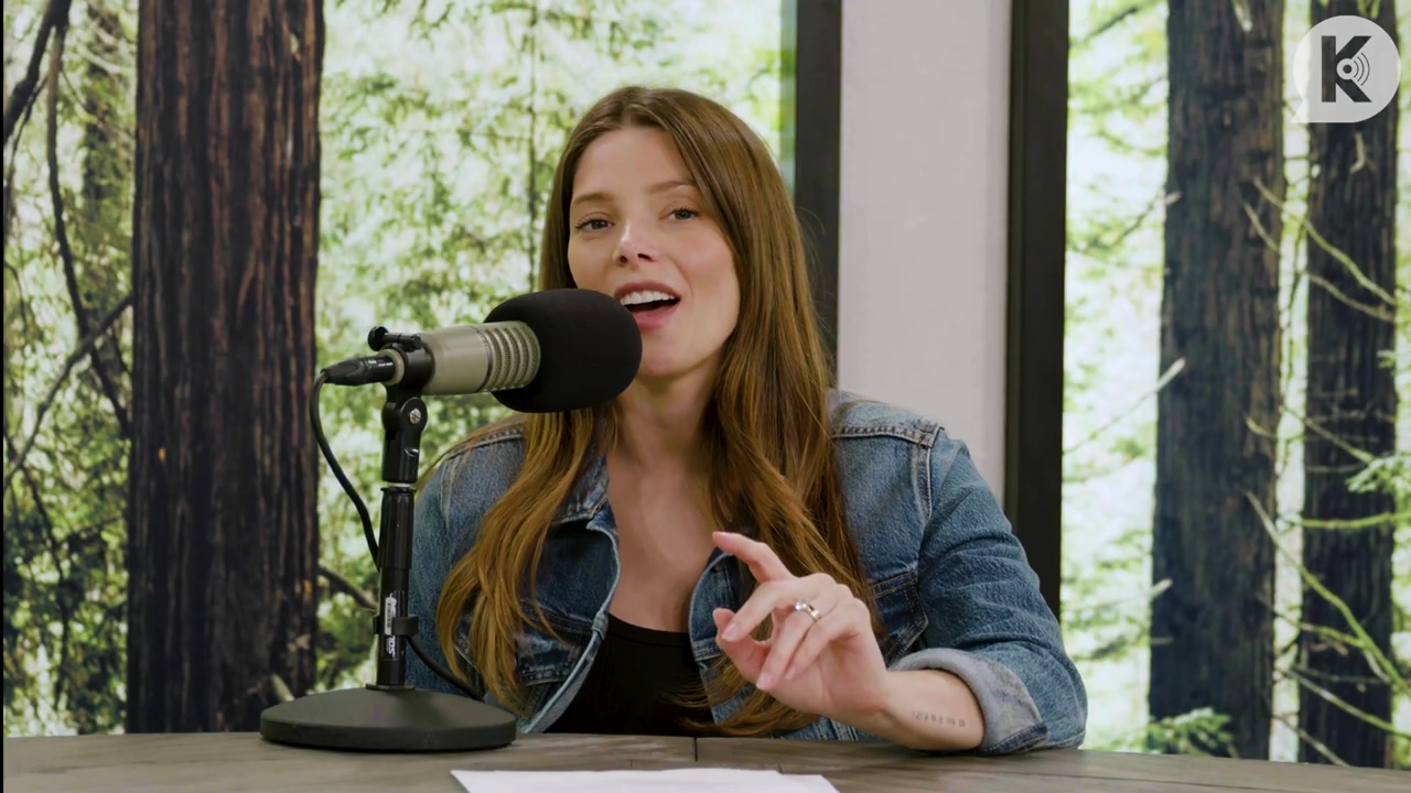 Ashley-Greene-dot-nl_TheTwilightEffect-Aflevering14EclipseRewatchPart2of3-3634.jpg
