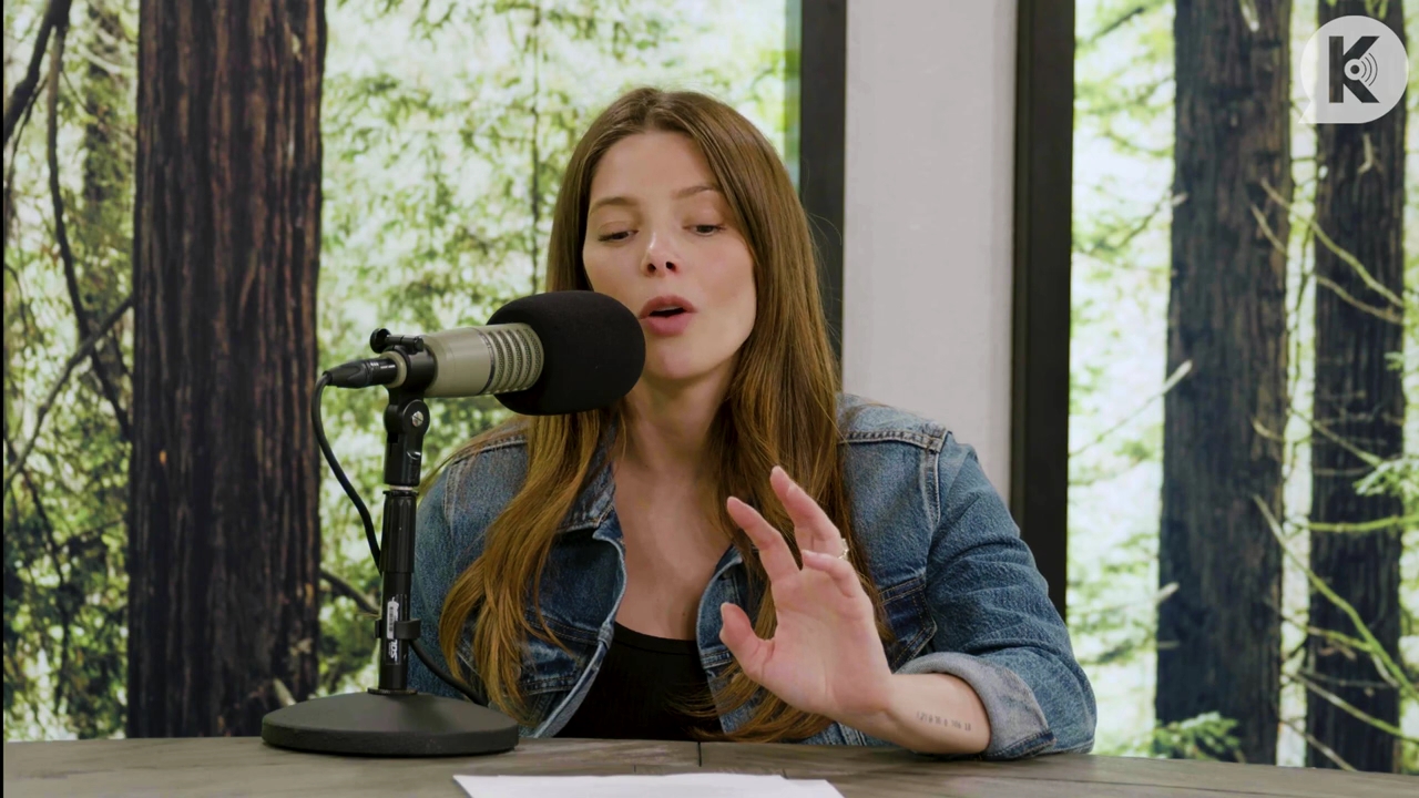 Ashley-Greene-dot-nl_TheTwilightEffect-Aflevering14EclipseRewatchPart2of3-3635.jpg Ashley-Greene-dot-nl_TheTwilightEffect-Aflevering14EclipseRewatchPart2of3-3635.jpg