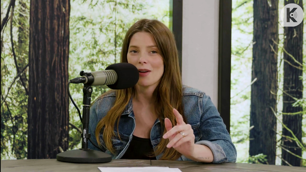 Ashley-Greene-dot-nl_TheTwilightEffect-Aflevering14EclipseRewatchPart2of3-3639.jpg