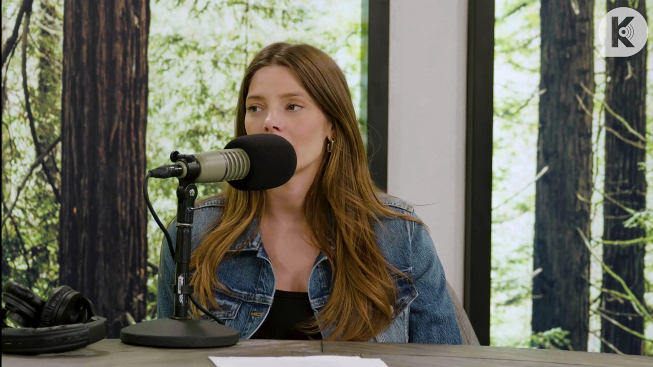 Ashley-Greene-dot-nl_TheTwilightEffect-Aflevering14EclipseRewatchPart2of3-3671.jpg