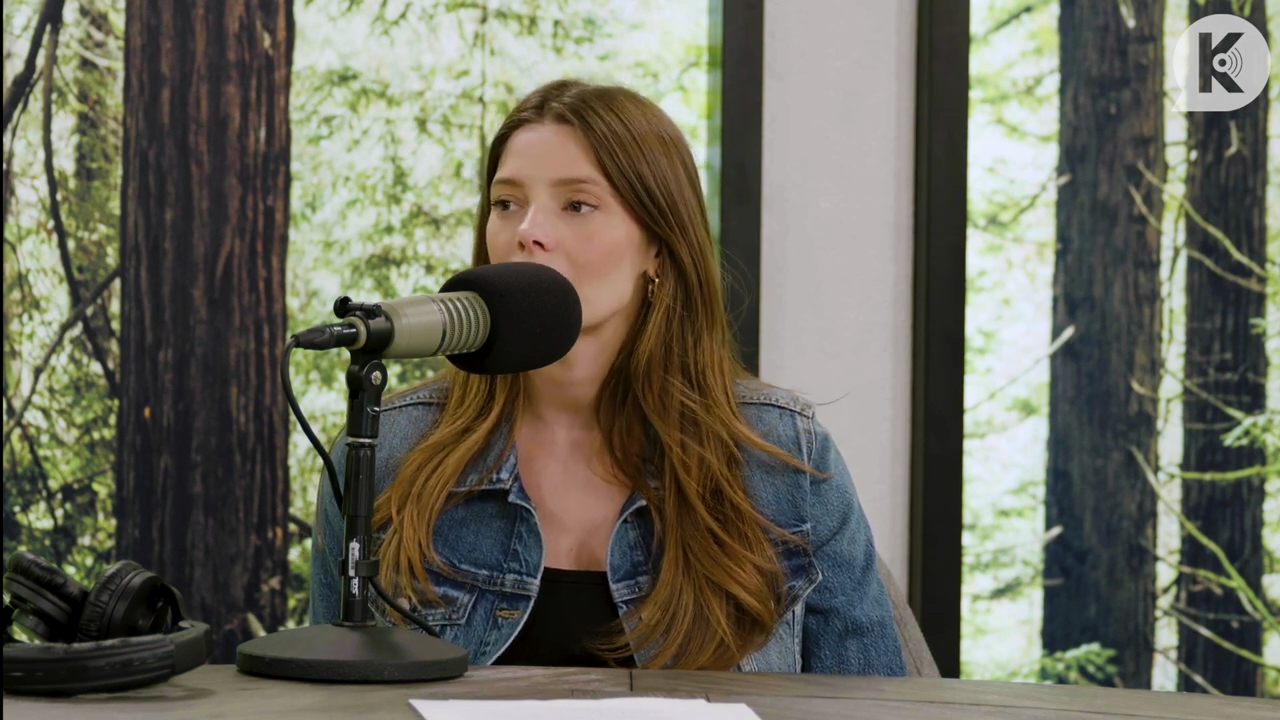 Ashley-Greene-dot-nl_TheTwilightEffect-Aflevering14EclipseRewatchPart2of3-3676.jpg