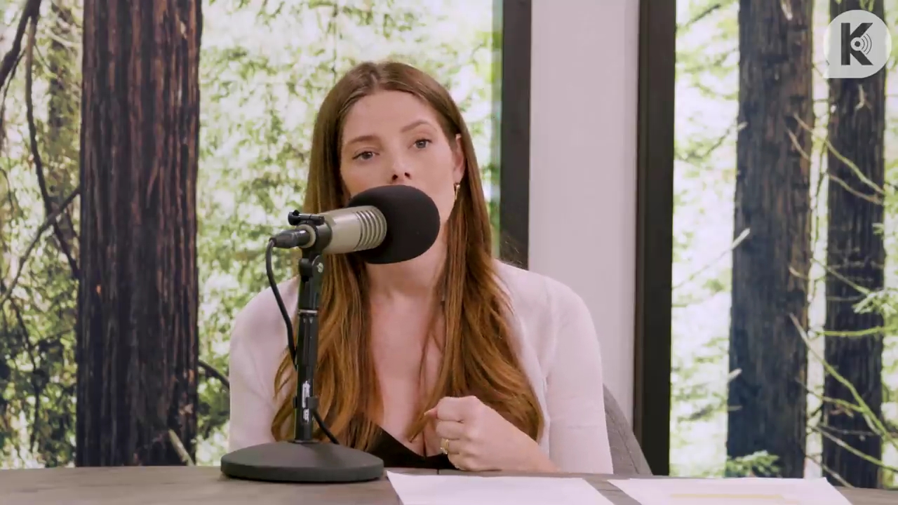 Ashley-Greene-dot-nl_TheTwilightEffect-Aflevering14EclipseRewatchPart3of3-1529.jpg Ashley-Greene-dot-nl_TheTwilightEffect-Aflevering14EclipseRewatchPart3of3-1529.jpg