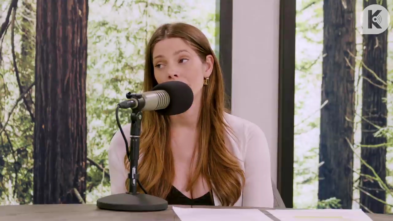 Ashley-Greene-dot-nl_TheTwilightEffect-Aflevering14EclipseRewatchPart3of3-1816.jpg Ashley-Greene-dot-nl_TheTwilightEffect-Aflevering14EclipseRewatchPart3of3-1816.jpg