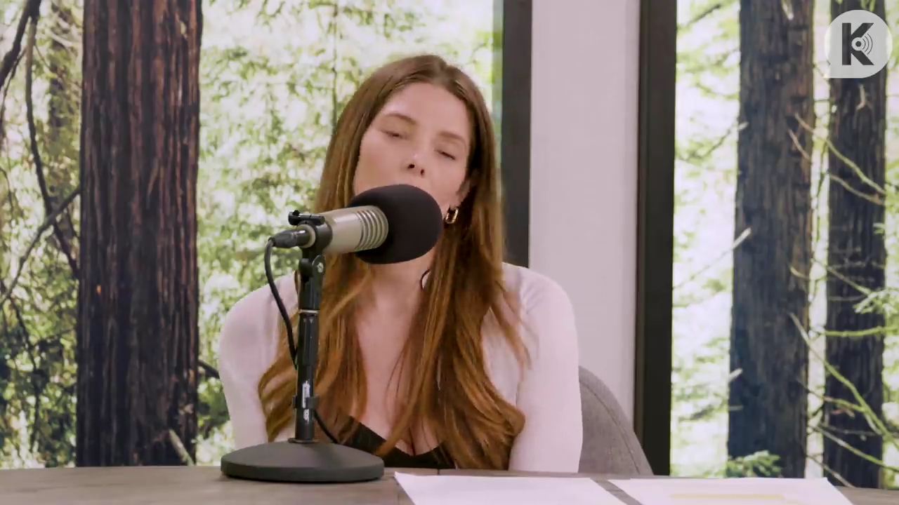 Ashley-Greene-dot-nl_TheTwilightEffect-Aflevering14EclipseRewatchPart3of3-1921.jpg Ashley-Greene-dot-nl_TheTwilightEffect-Aflevering14EclipseRewatchPart3of3-1921.jpg