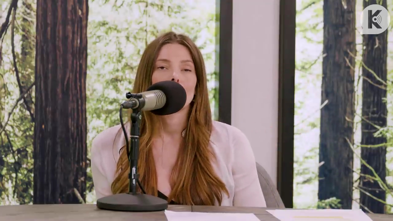 Ashley-Greene-dot-nl_TheTwilightEffect-Aflevering14EclipseRewatchPart3of3-2800.jpg Ashley-Greene-dot-nl_TheTwilightEffect-Aflevering14EclipseRewatchPart3of3-2800.jpg