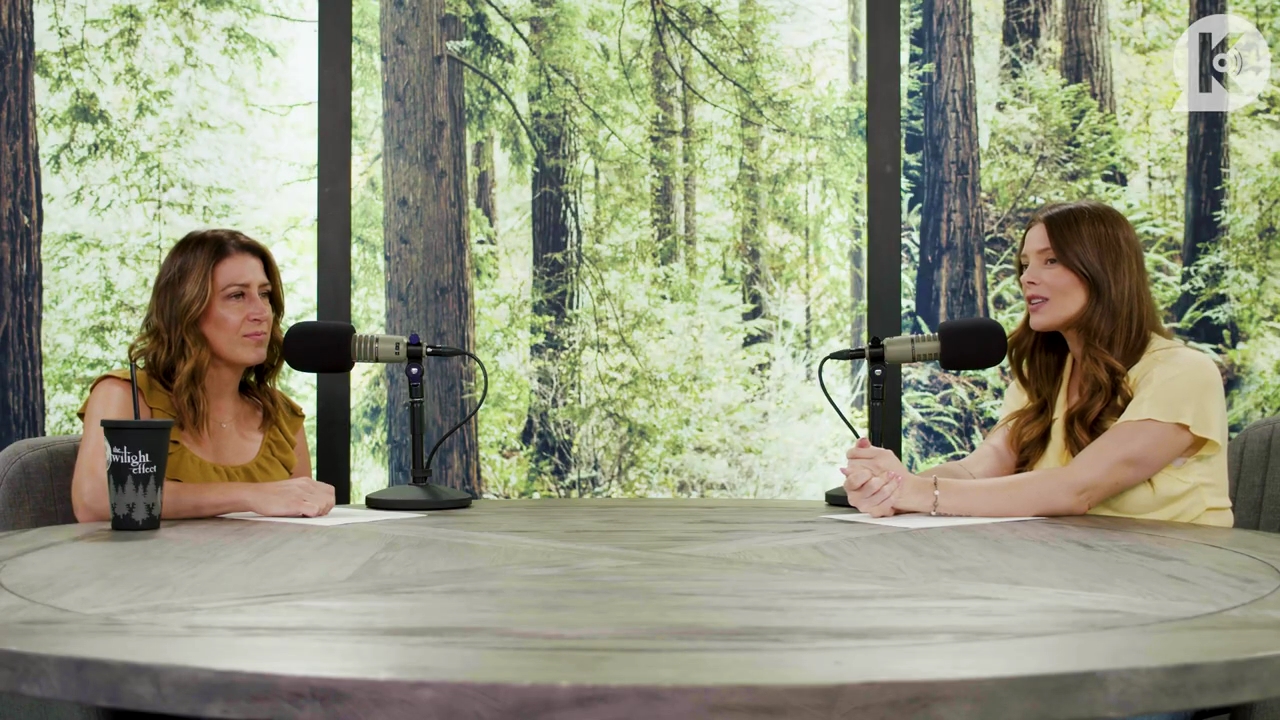 Ashley-Greene-dot-nl_TheTwilightEffect-BreakingDawnPart1RewatchPart1of3-0097.jpg