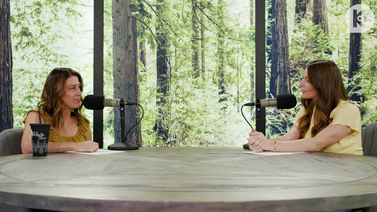 Ashley-Greene-dot-nl_TheTwilightEffect-BreakingDawnPart1RewatchPart1of3-0101.jpg