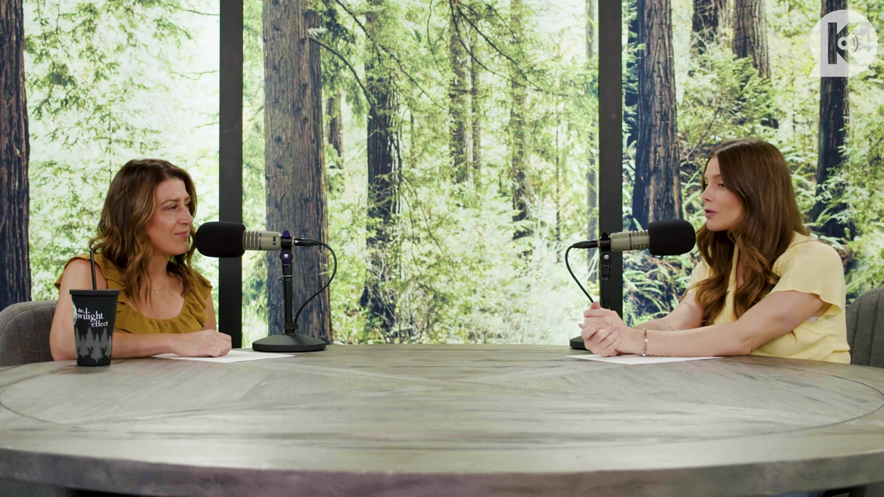 Ashley-Greene-dot-nl_TheTwilightEffect-BreakingDawnPart1RewatchPart1of3-0103.jpg