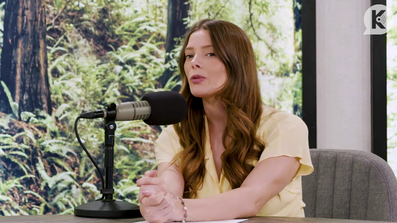 Ashley-Greene-dot-nl_TheTwilightEffect-BreakingDawnPart1RewatchPart1of3-0107.jpg