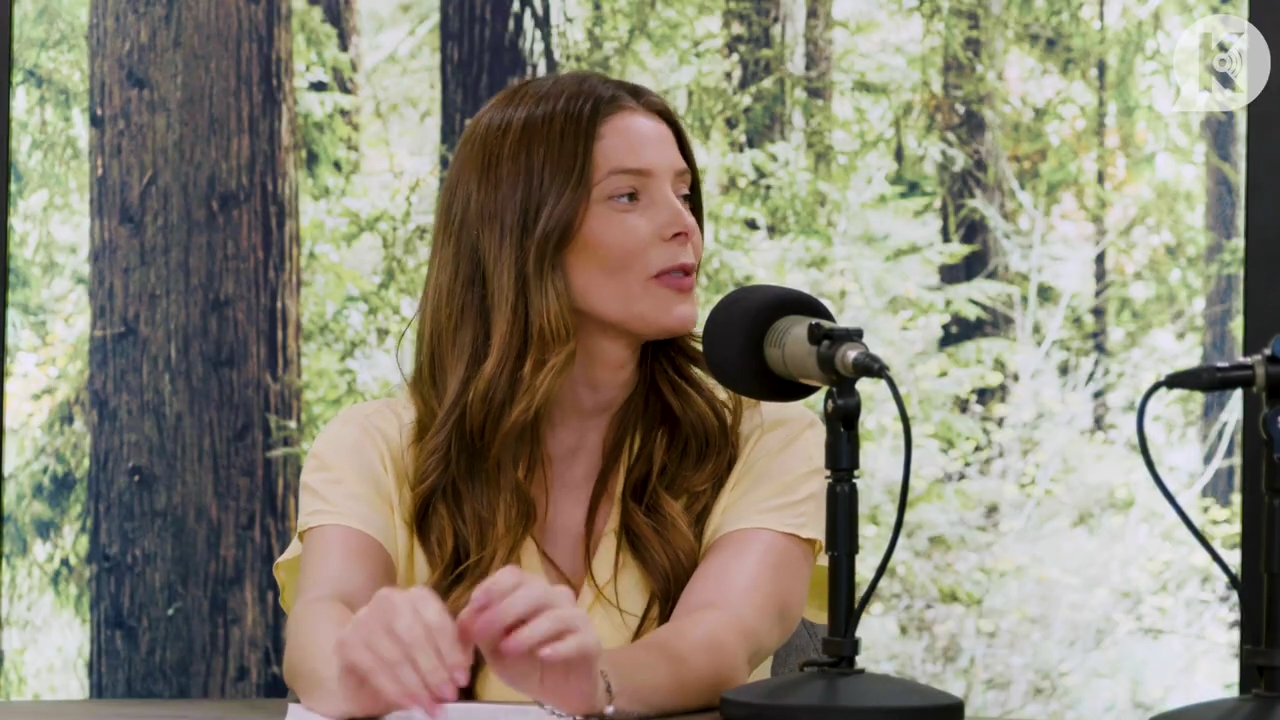 Ashley-Greene-dot-nl_TheTwilightEffect-BreakingDawnPart1RewatchPart1of3-0506.jpg
