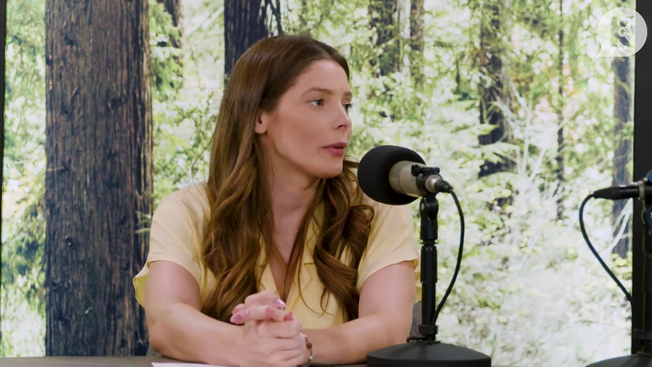 Ashley-Greene-dot-nl_TheTwilightEffect-BreakingDawnPart1RewatchPart1of3-0957.jpg