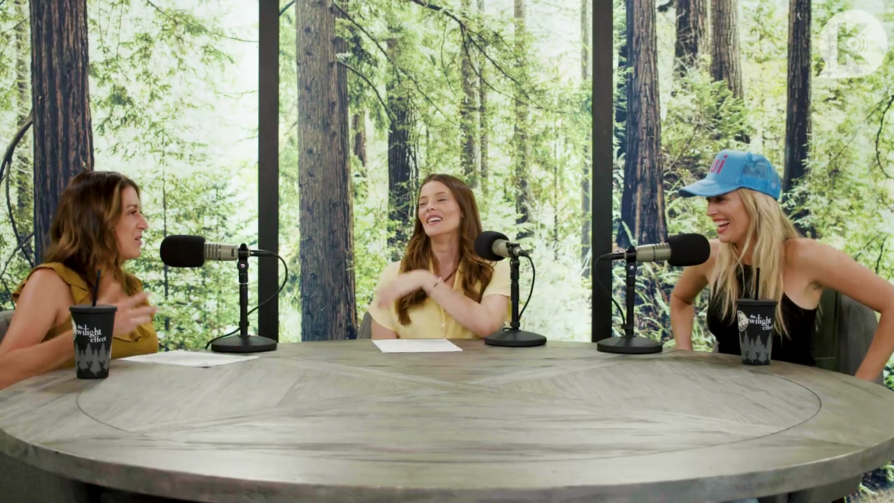 Ashley-Greene-dot-nl_TheTwilightEffect-BreakingDawnPart1RewatchPart1of3-1280.jpg