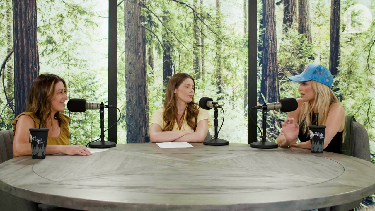 Ashley-Greene-dot-nl_TheTwilightEffect-BreakingDawnPart1RewatchPart1of3-1310.jpg