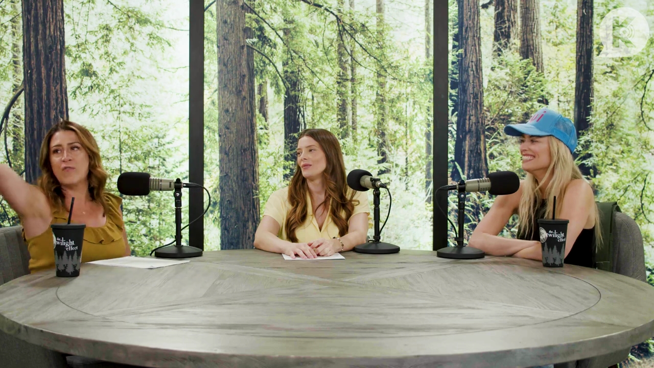 Ashley-Greene-dot-nl_TheTwilightEffect-BreakingDawnPart1RewatchPart1of3-1415.jpg