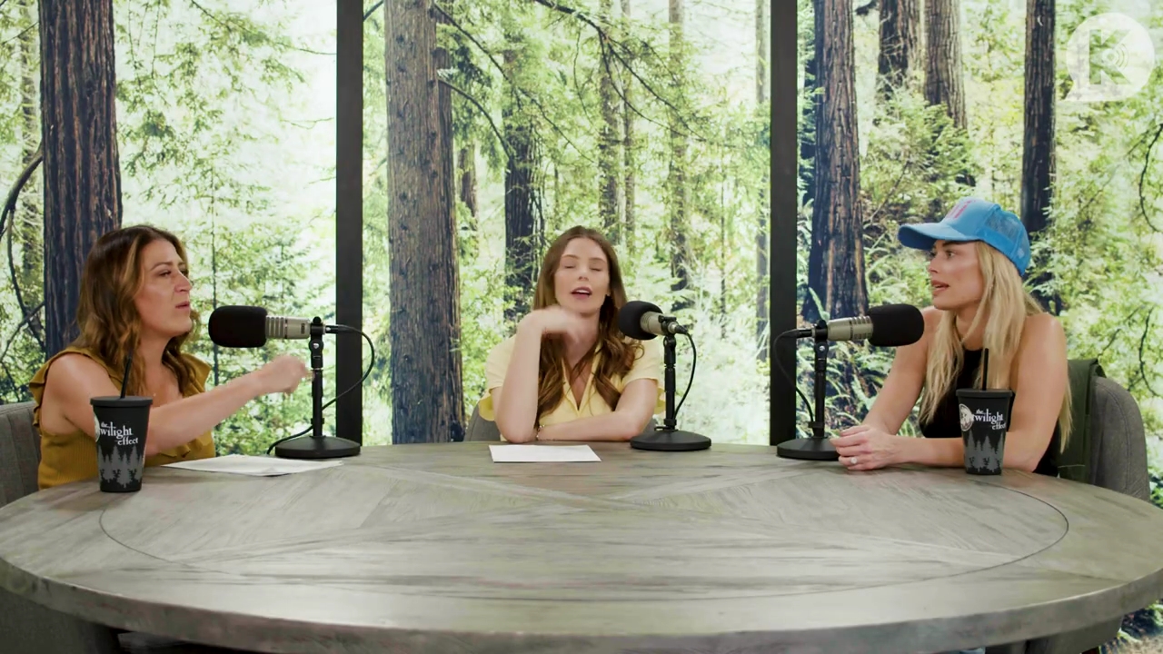 Ashley-Greene-dot-nl_TheTwilightEffect-BreakingDawnPart1RewatchPart1of3-1605.jpg