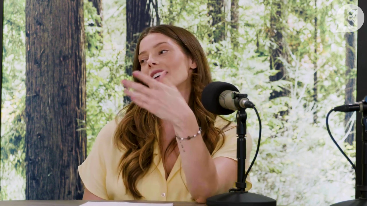 Ashley-Greene-dot-nl_TheTwilightEffect-BreakingDawnPart1RewatchPart1of3-1870.jpg
