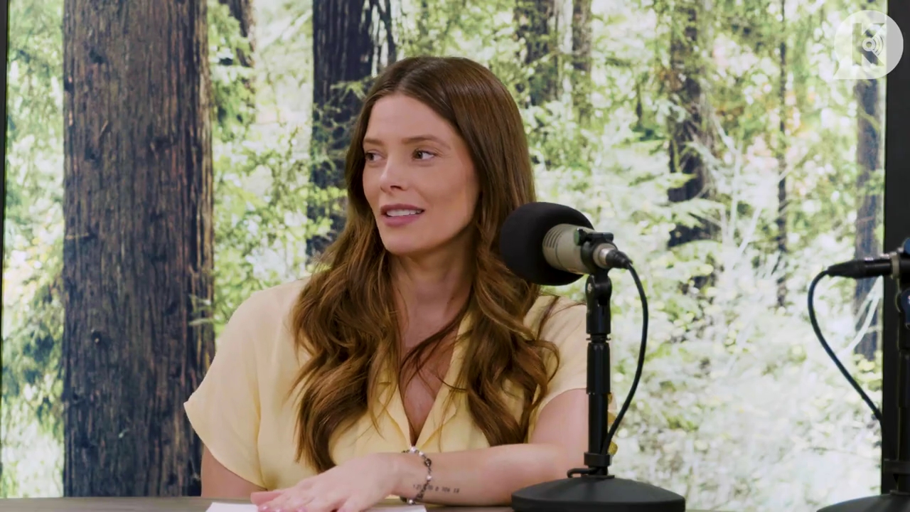 Ashley-Greene-dot-nl_TheTwilightEffect-BreakingDawnPart1RewatchPart1of3-1908.jpg
