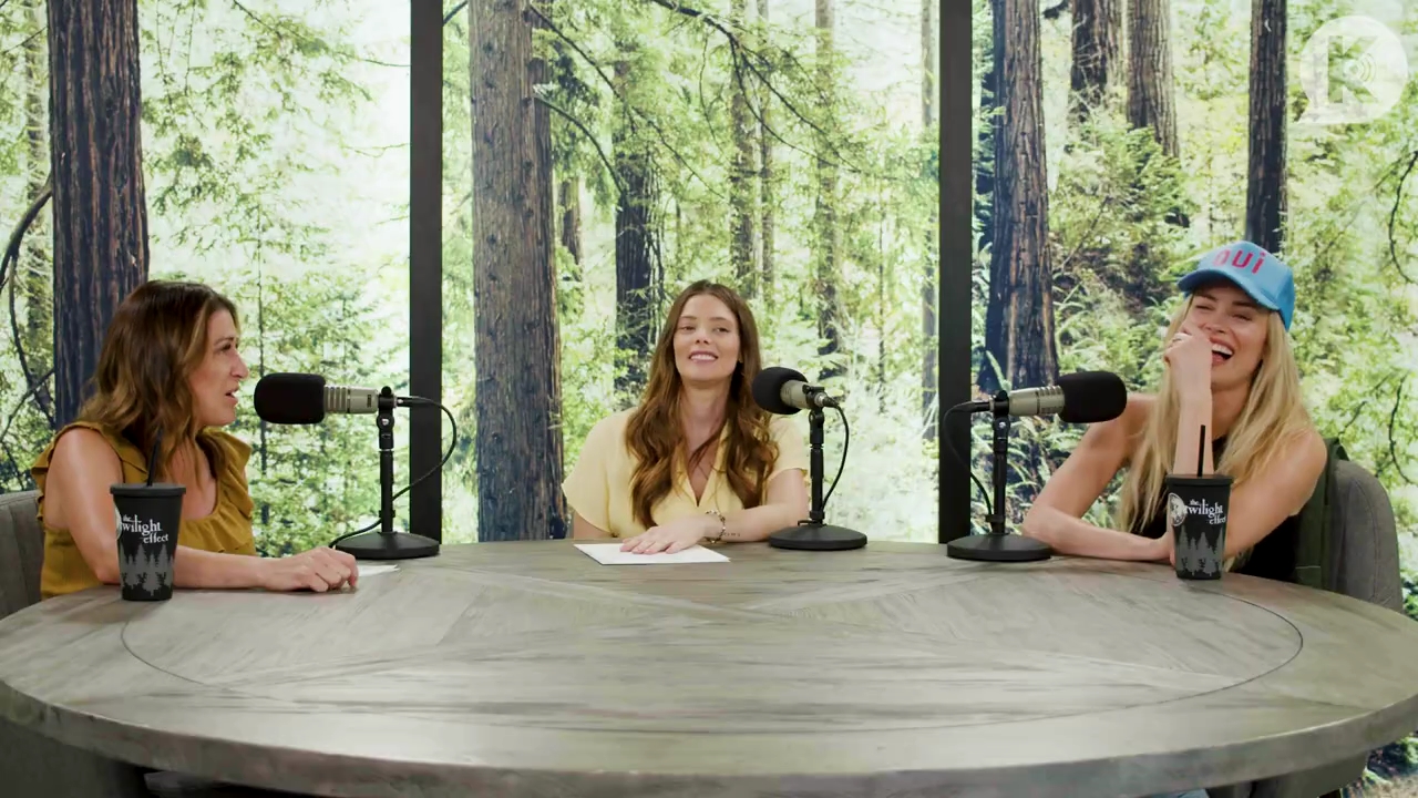 Ashley-Greene-dot-nl_TheTwilightEffect-BreakingDawnPart1RewatchPart1of3-1913.jpg