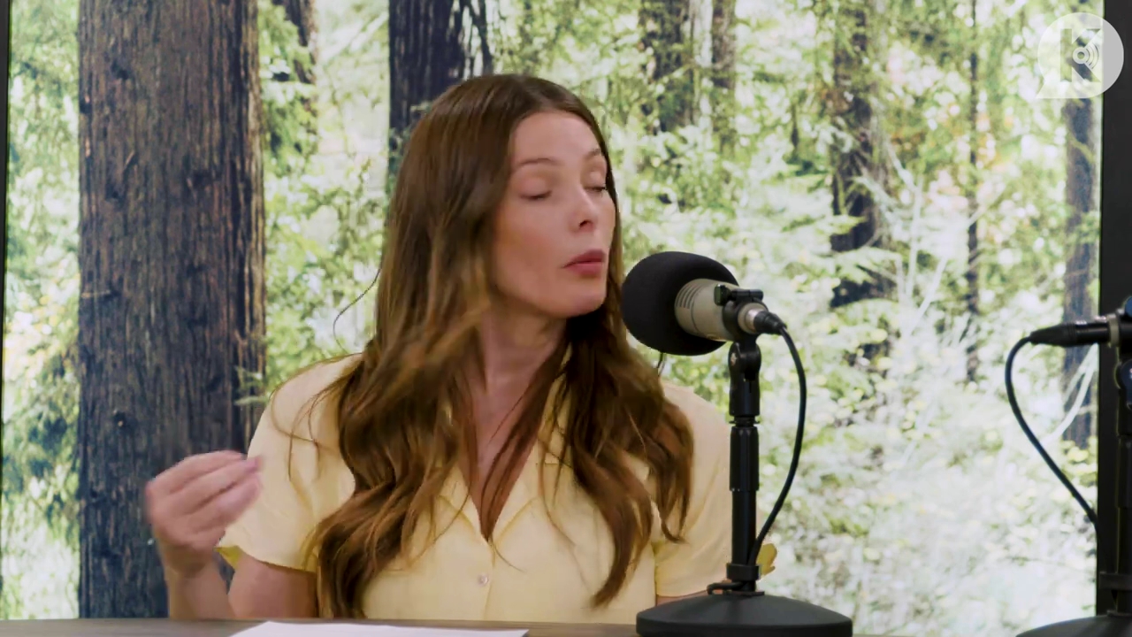 Ashley-Greene-dot-nl_TheTwilightEffect-BreakingDawnPart1RewatchPart1of3-2647.jpg
