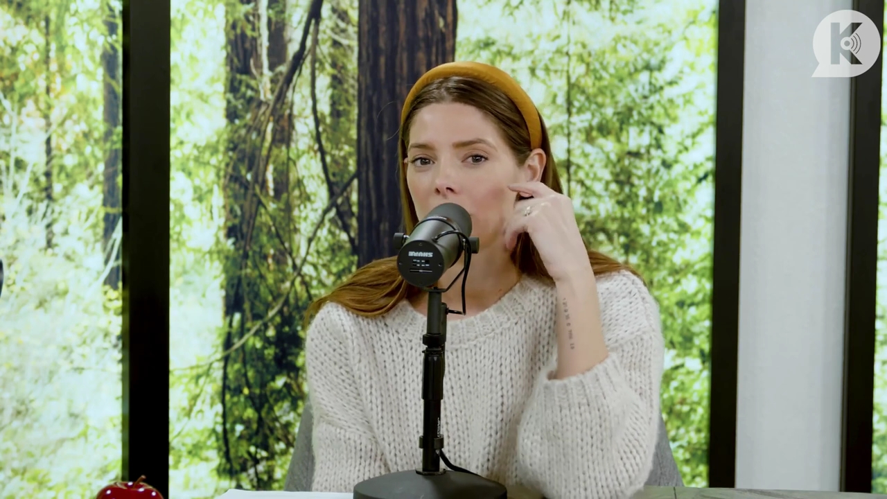 Ashley-Greene-dot-nl_TheTwilightEffect-TwiliightRewatchtPart2of3-0924.jpg