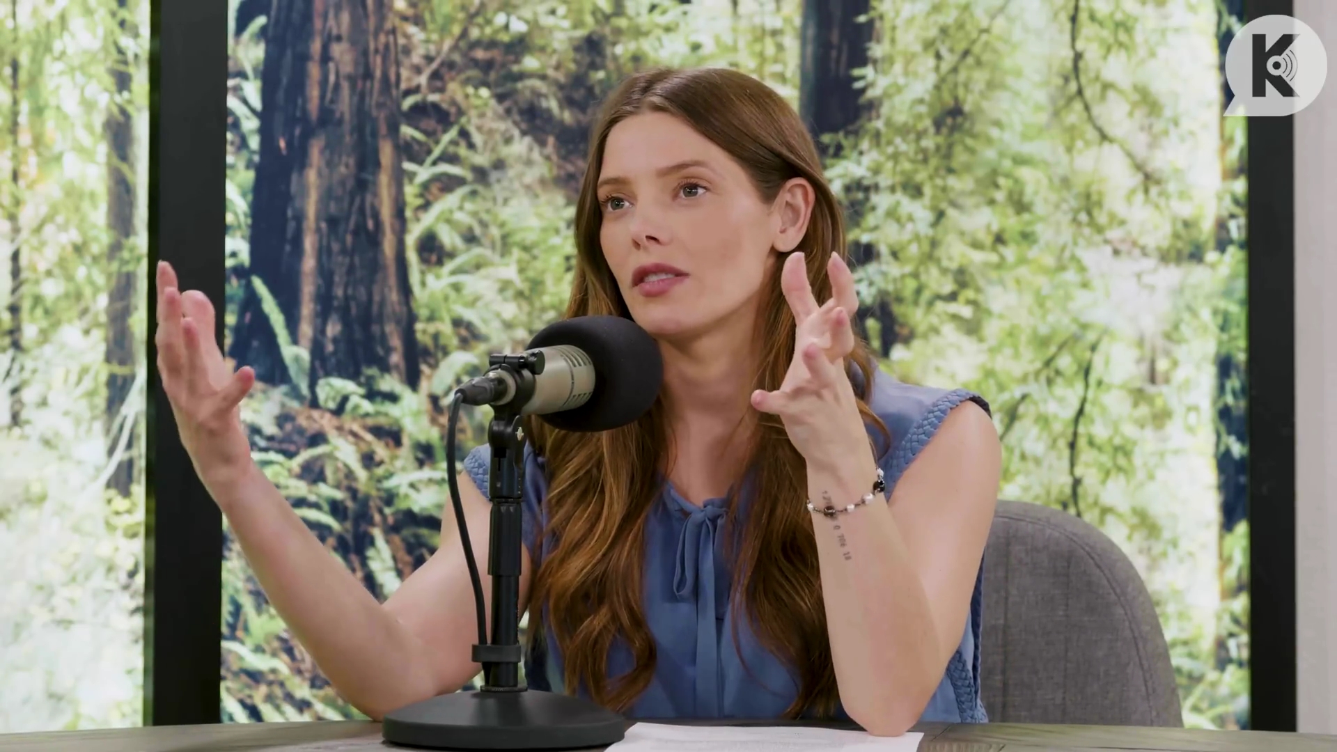 Ashley-Greene-dot-nl_TheTwilightEffect-BreakingDawnPart1RewatchPart2of3-0160.jpg