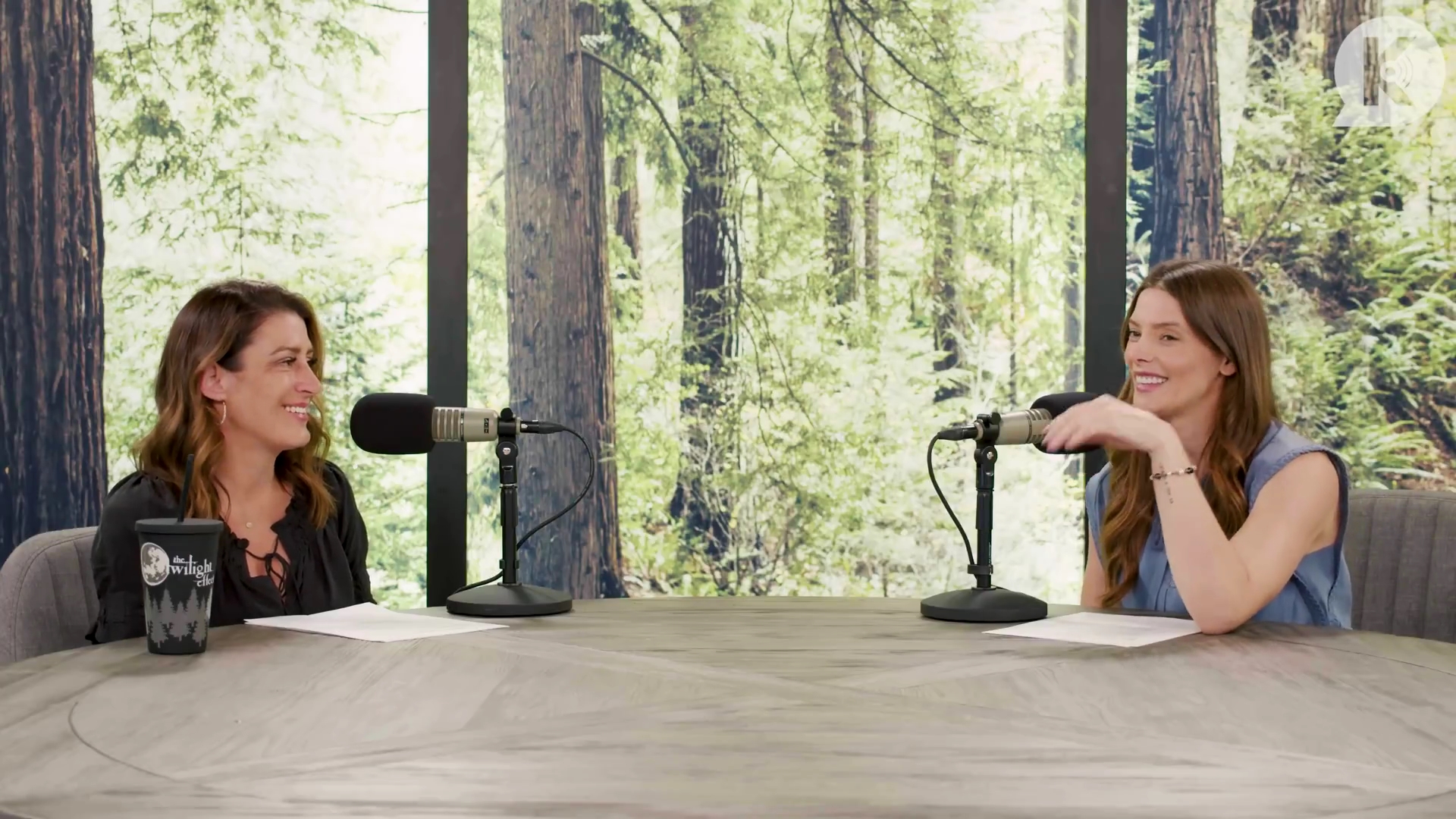 Ashley-Greene-dot-nl_TheTwilightEffect-BreakingDawnPart1RewatchPart2of3-0326.jpg Ashley-Greene-dot-nl_TheTwilightEffect-BreakingDawnPart1RewatchPart2of3-0326.jpg