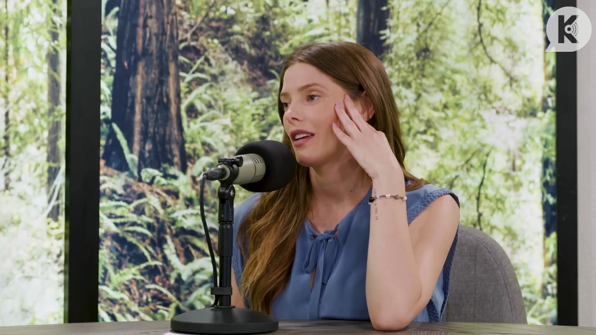 Ashley-Greene-dot-nl_TheTwilightEffect-BreakingDawnPart1RewatchPart2of3-2010.jpg Ashley-Greene-dot-nl_TheTwilightEffect-BreakingDawnPart1RewatchPart2of3-2010.jpg