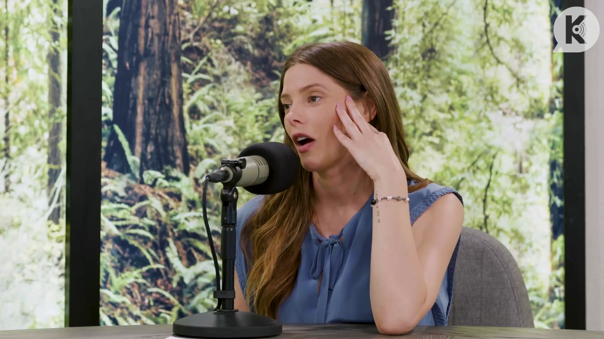 Ashley-Greene-dot-nl_TheTwilightEffect-BreakingDawnPart1RewatchPart2of3-2011.jpg Ashley-Greene-dot-nl_TheTwilightEffect-BreakingDawnPart1RewatchPart2of3-2011.jpg