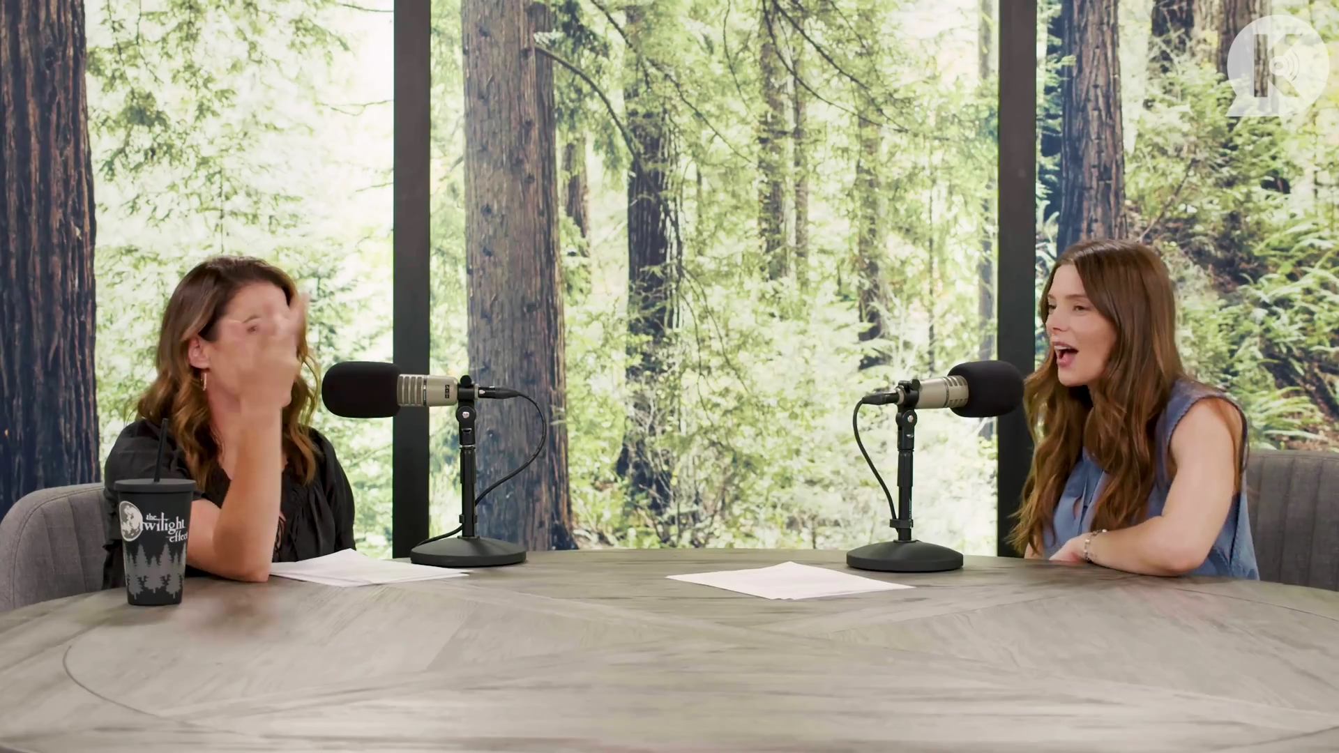 Ashley-Greene-dot-nl_TheTwilightEffect-BreakingDawnPart1RewatchPart2of3-2520.jpg Ashley-Greene-dot-nl_TheTwilightEffect-BreakingDawnPart1RewatchPart2of3-2520.jpg