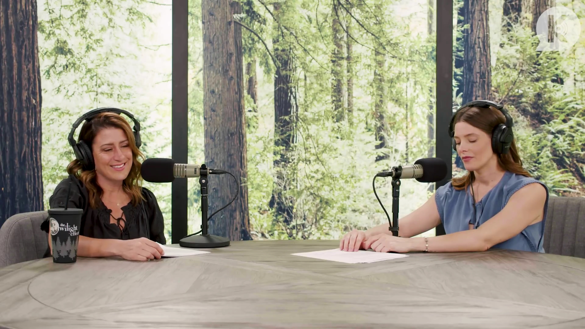 Ashley-Greene-dot-nl_TheTwilightEffect-BreakingDawnPart1RewatchPart2of3-2919.jpg Ashley-Greene-dot-nl_TheTwilightEffect-BreakingDawnPart1RewatchPart2of3-2919.jpg