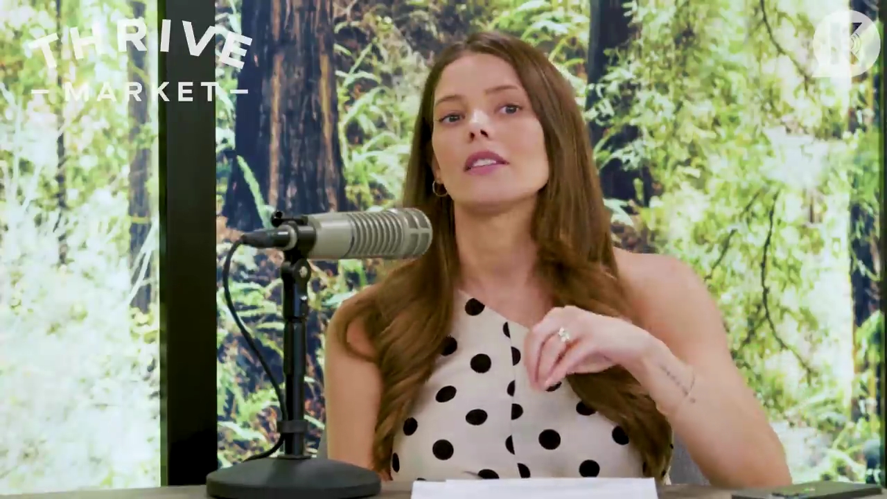 Ashley-Greene-dot-nl_TheTwilightEffect-BreakingDawnPart1RewatchPart3of3-0541.jpg