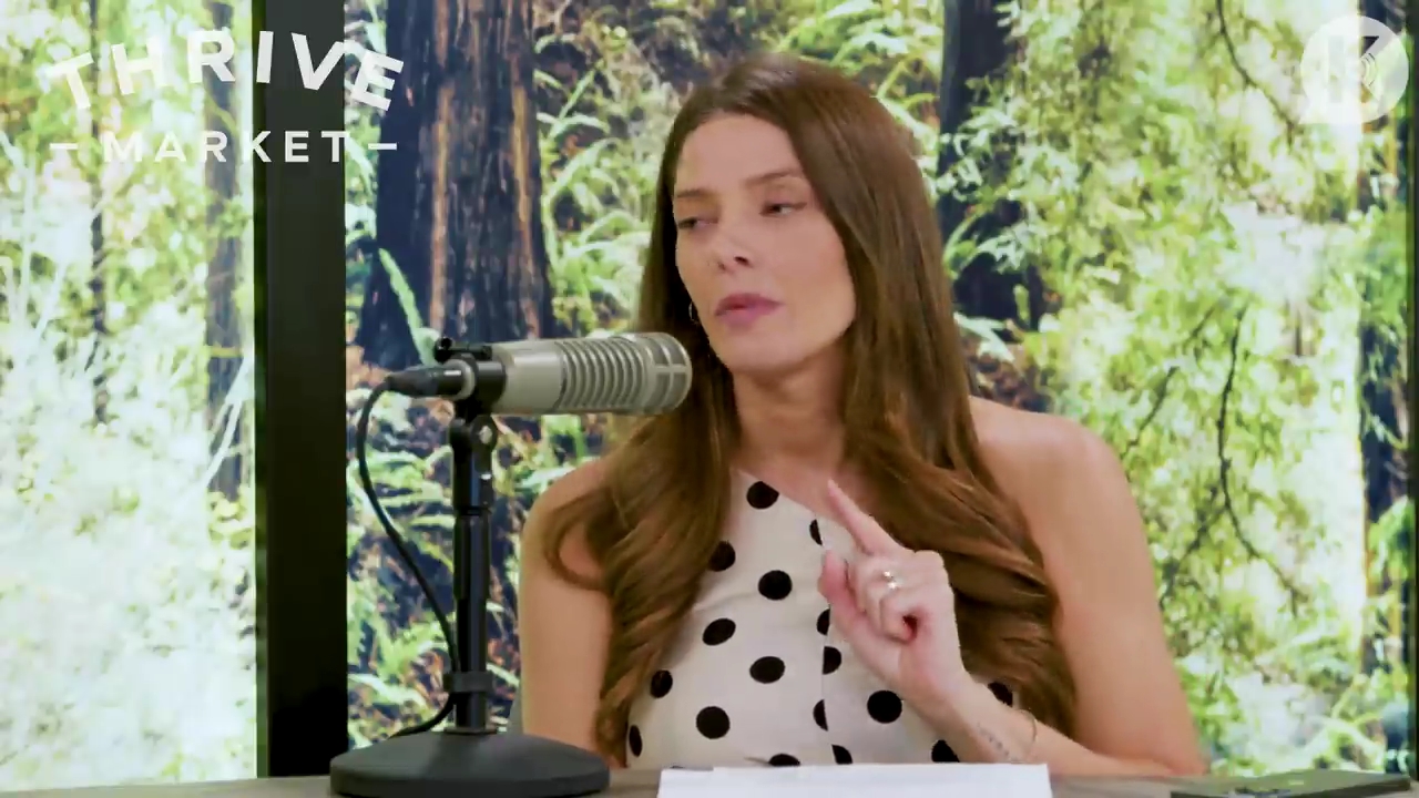 Ashley-Greene-dot-nl_TheTwilightEffect-BreakingDawnPart1RewatchPart3of3-0544.jpg