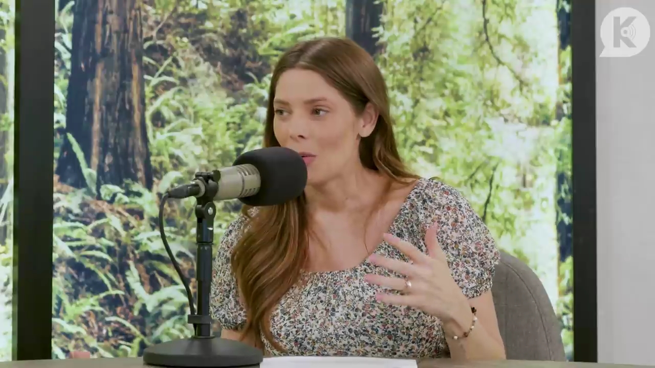 Ashley-Greene-dot-nl_TheTwilightEffect-BreakingDawnPart1RewatchPart3of3-2640.jpg