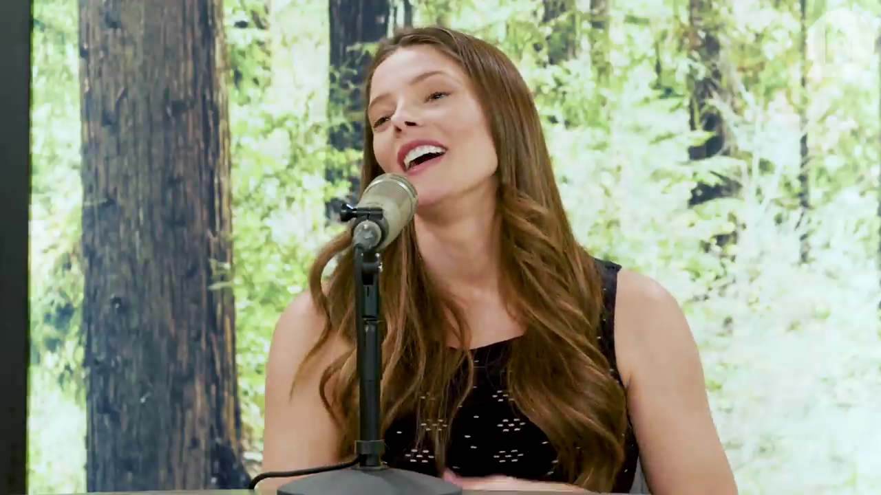 Ashley-Greene-dot-nl_TheTwilightEffect-JuliaJones3112.jpg