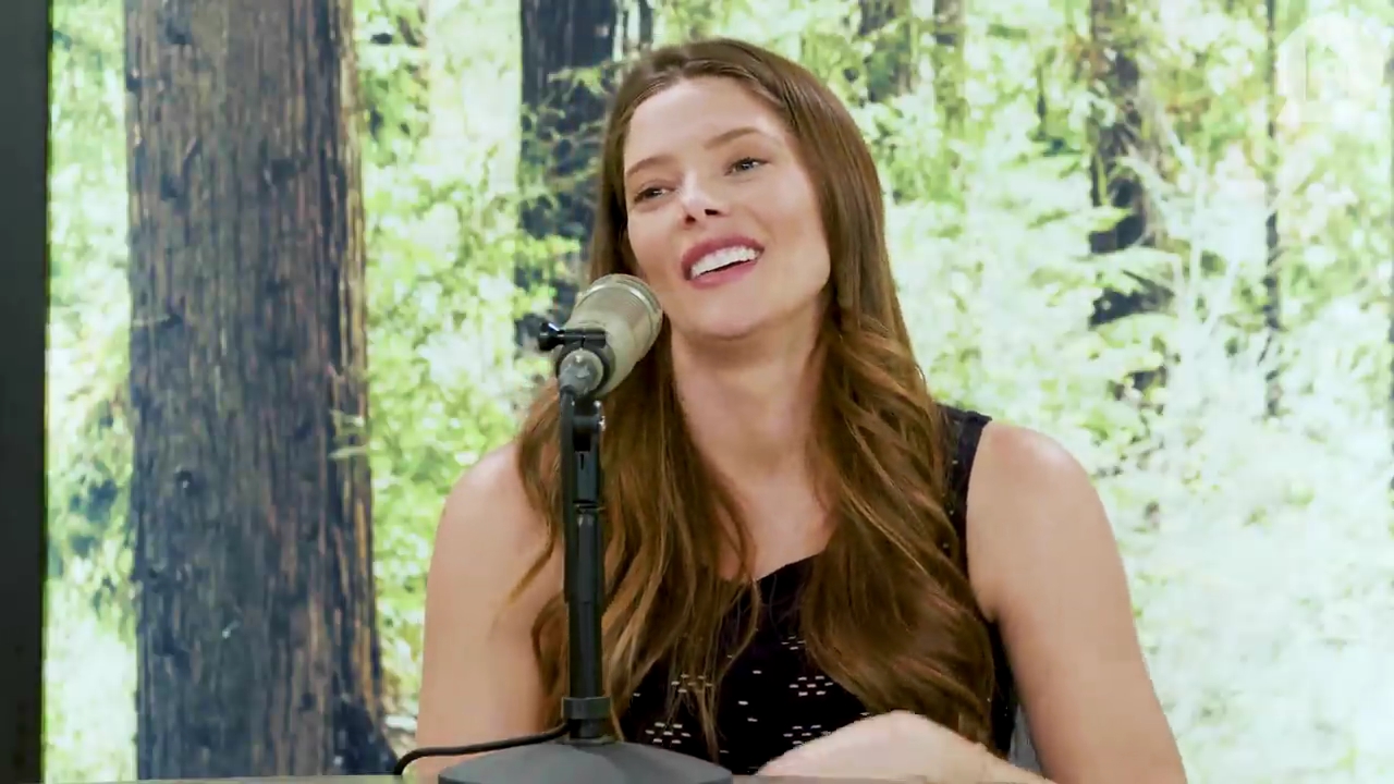 Ashley-Greene-dot-nl_TheTwilightEffect-JuliaJones3113.jpg