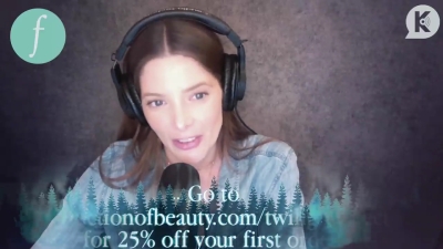 Ashley-Greene-dot-nl_TheTwilightEffect-JuliaJones0945.jpg