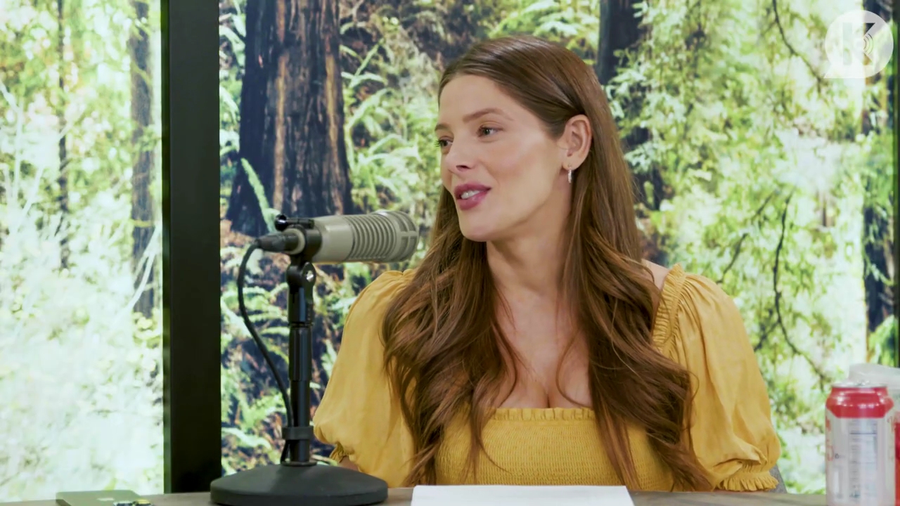 Ashley-Greene-dot-nl_TheTwilightEffect-BreakingDawnPart2-RewatchPart1of3-0021.jpg
