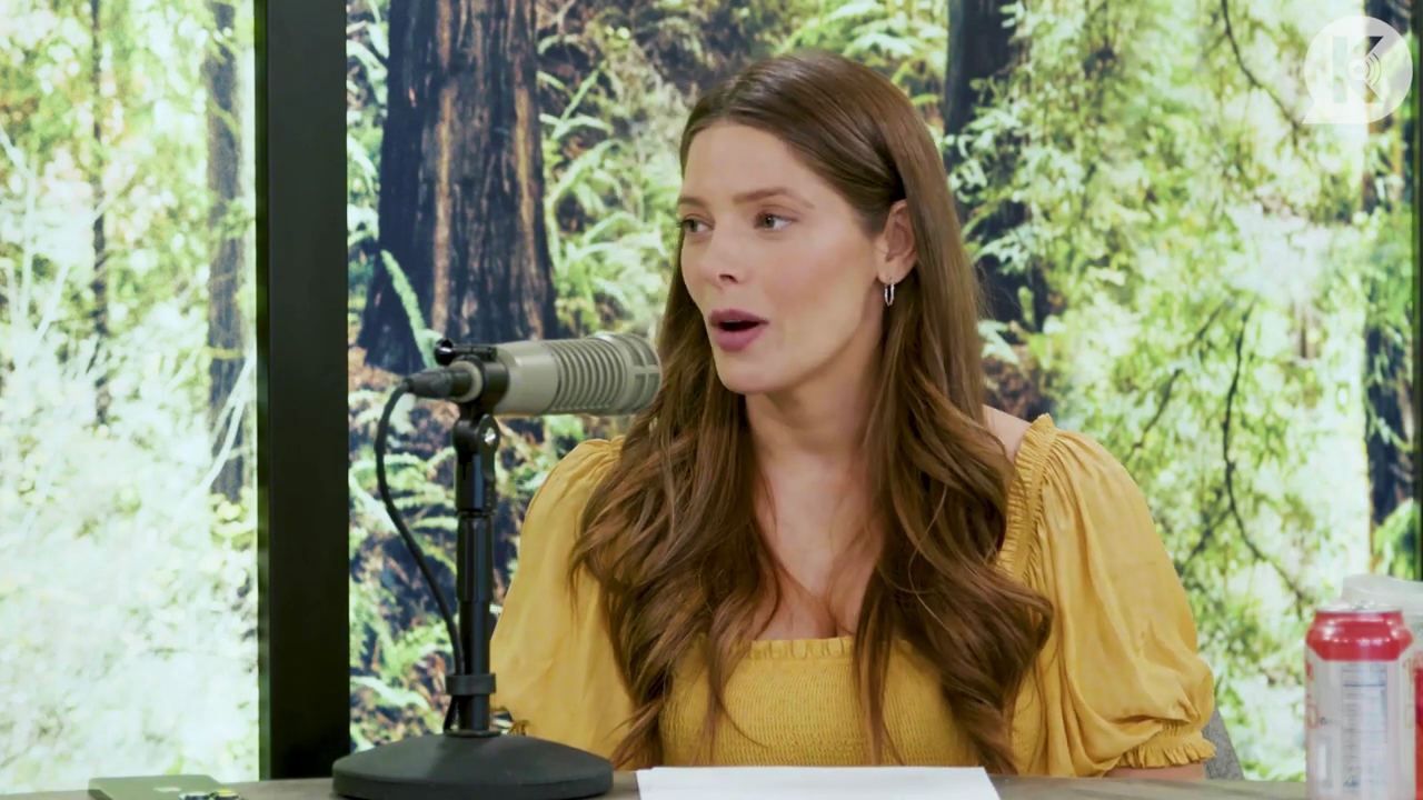 Ashley-Greene-dot-nl_TheTwilightEffect-BreakingDawnPart2-RewatchPart1of3-0037.jpg