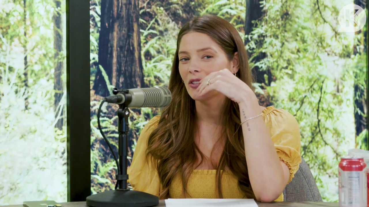 Ashley-Greene-dot-nl_TheTwilightEffect-BreakingDawnPart2-RewatchPart1of3-0061.jpg
