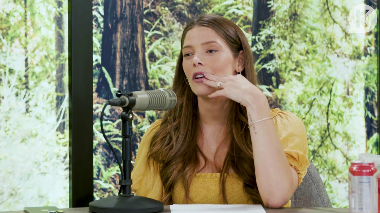 Ashley-Greene-dot-nl_TheTwilightEffect-BreakingDawnPart2-RewatchPart1of3-0063.jpg