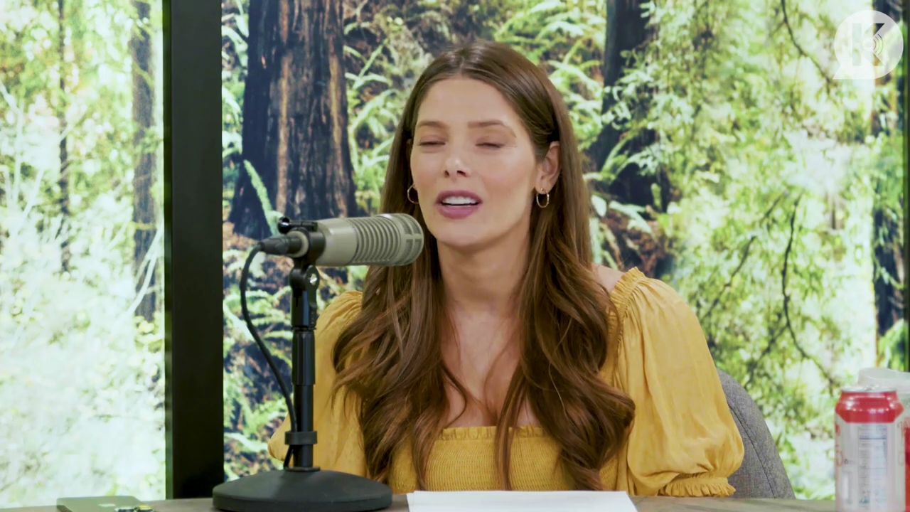 Ashley-Greene-dot-nl_TheTwilightEffect-BreakingDawnPart2-RewatchPart1of3-0083.jpg