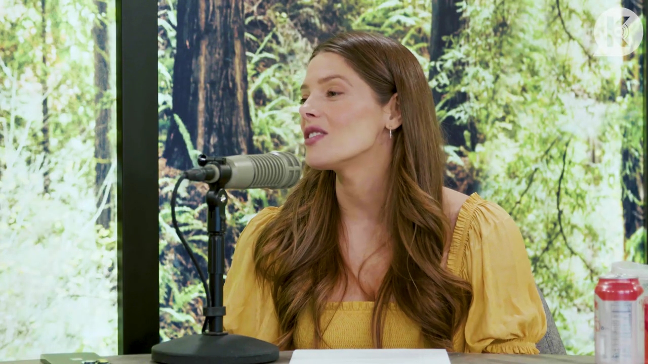 Ashley-Greene-dot-nl_TheTwilightEffect-BreakingDawnPart2-RewatchPart1of3-0091.jpg