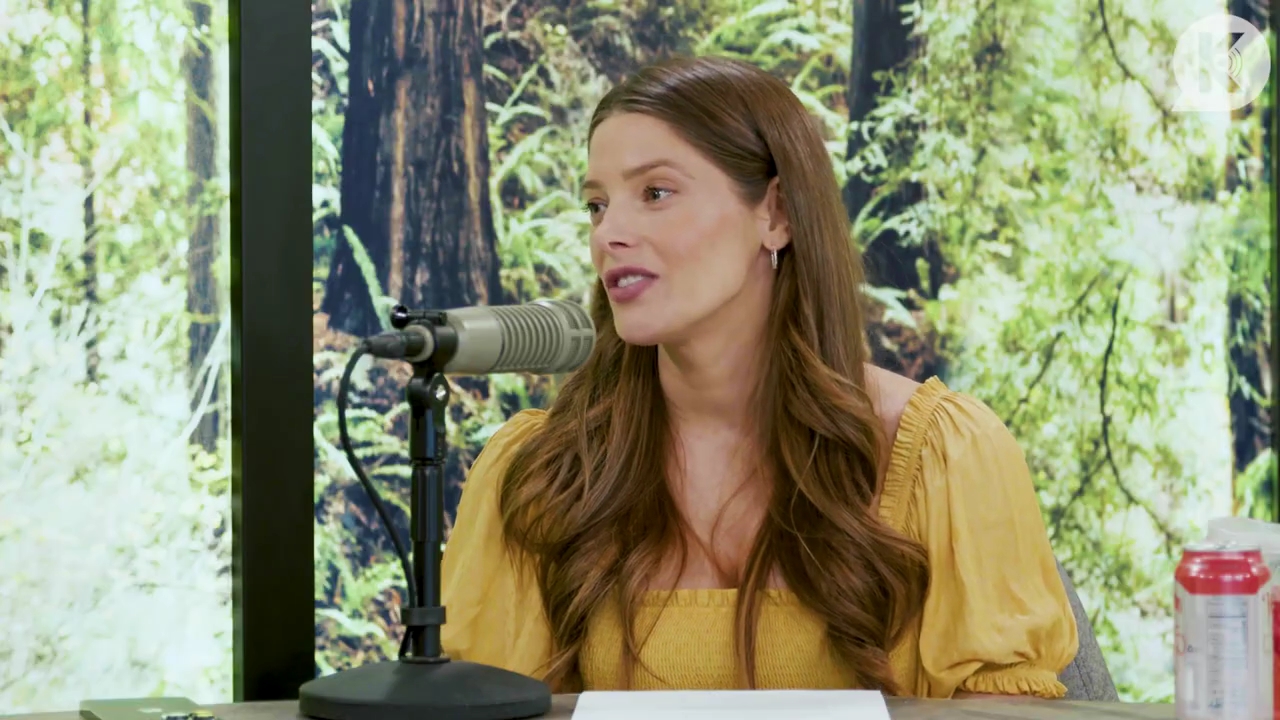 Ashley-Greene-dot-nl_TheTwilightEffect-BreakingDawnPart2-RewatchPart1of3-0093.jpg