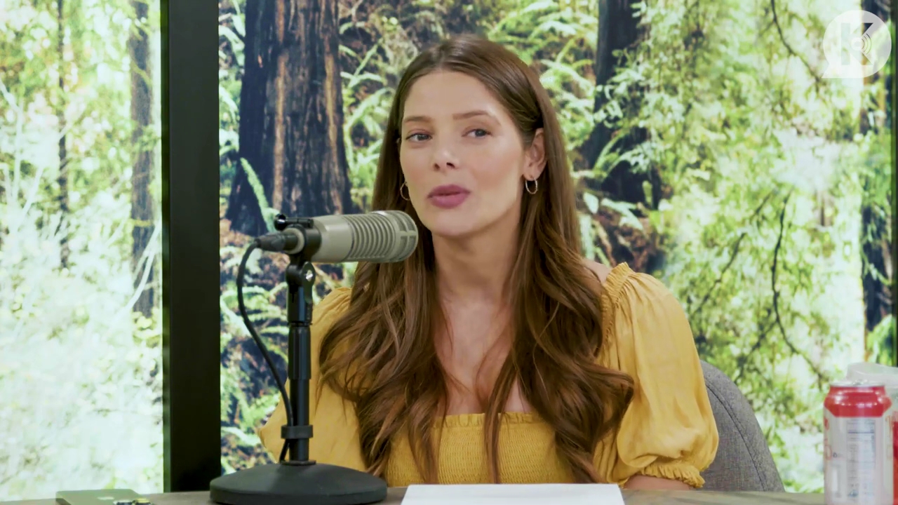 Ashley-Greene-dot-nl_TheTwilightEffect-BreakingDawnPart2-RewatchPart1of3-0115.jpg