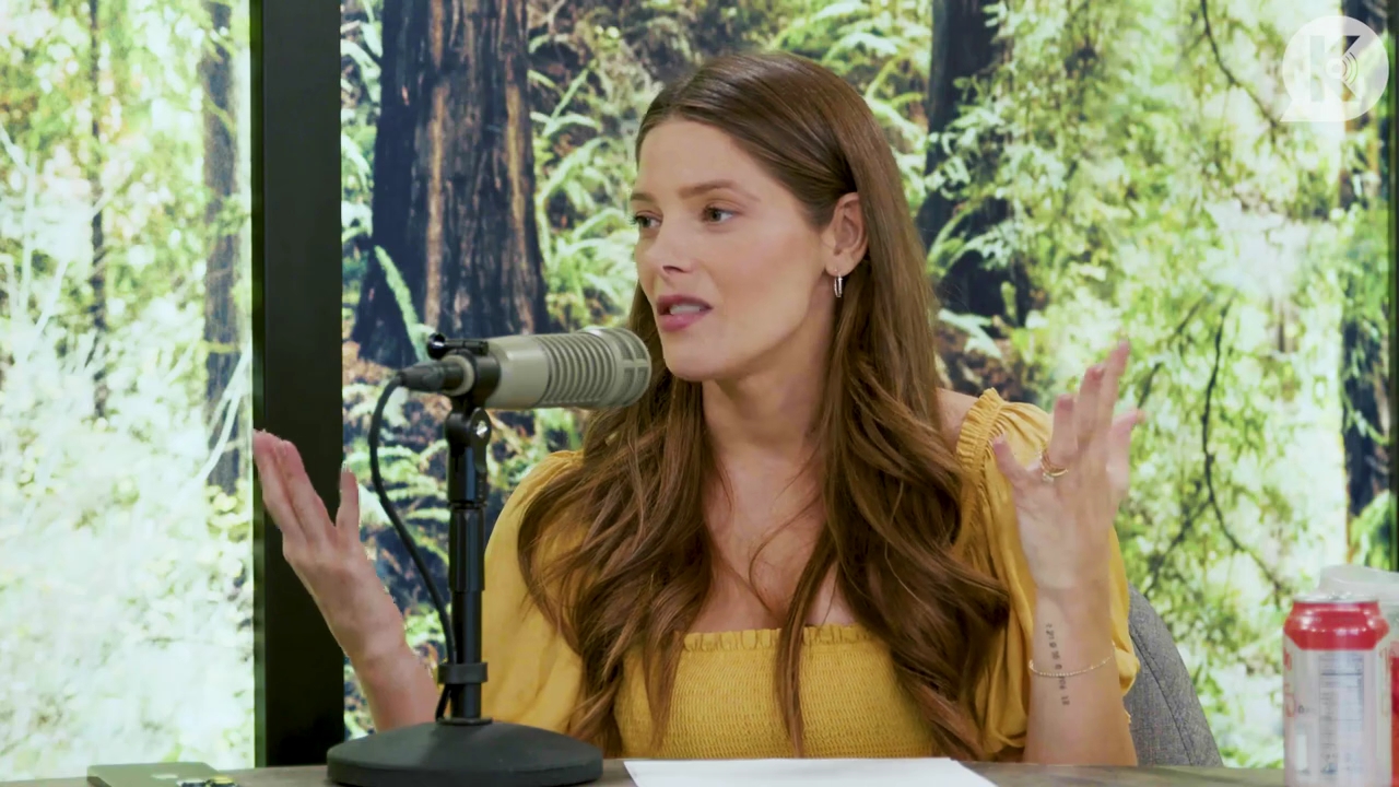 Ashley-Greene-dot-nl_TheTwilightEffect-BreakingDawnPart2-RewatchPart1of3-0215.jpg