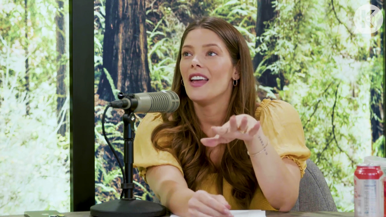 Ashley-Greene-dot-nl_TheTwilightEffect-BreakingDawnPart2-RewatchPart1of3-0340.jpg