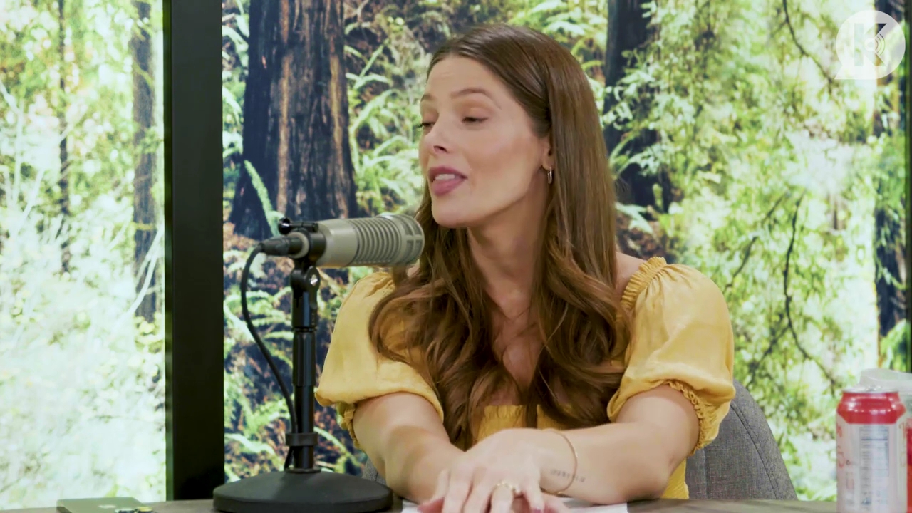 Ashley-Greene-dot-nl_TheTwilightEffect-BreakingDawnPart2-RewatchPart1of3-0351.jpg