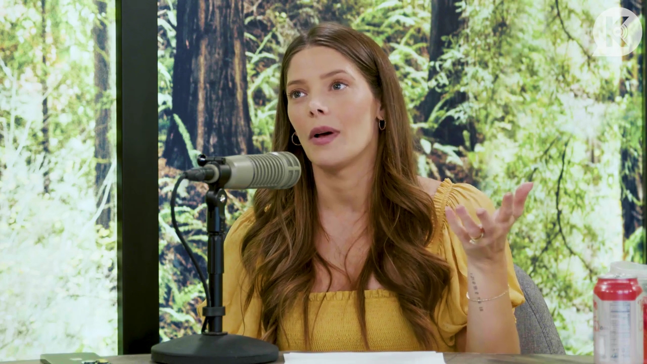 Ashley-Greene-dot-nl_TheTwilightEffect-BreakingDawnPart2-RewatchPart1of3-0392.jpg