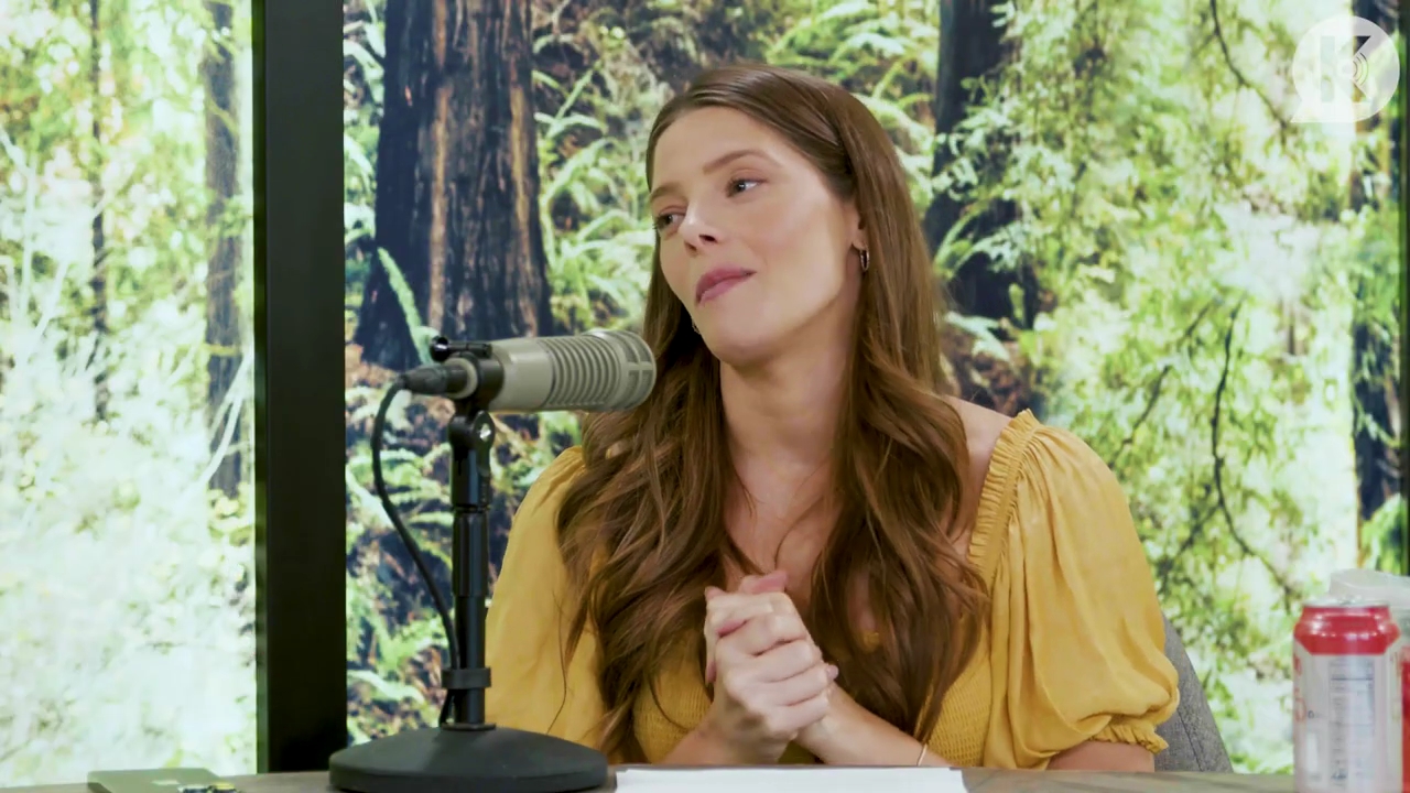 Ashley-Greene-dot-nl_TheTwilightEffect-BreakingDawnPart2-RewatchPart1of3-0400.jpg